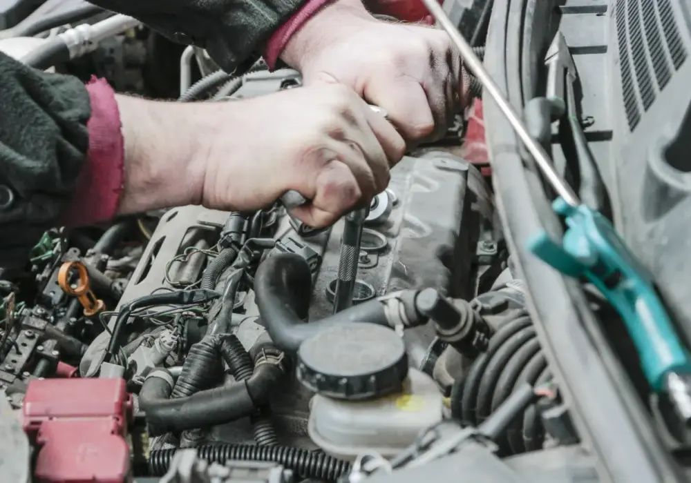 Wymiana świec zapłonowych - Zrób to sam czy mechanik?
