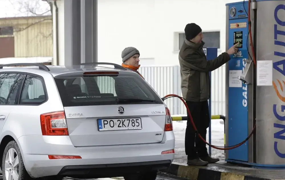 Ile kosztuje gaz CNG w Polsce? Sprawdź ceny i oszczędności