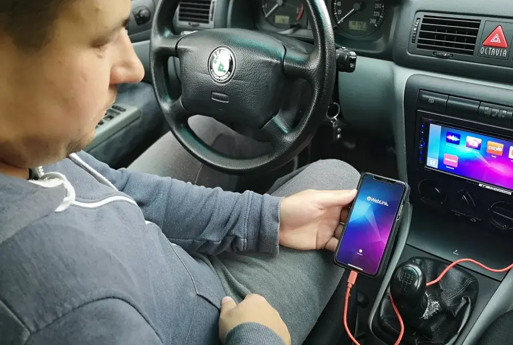 Jak połączyć telefon z samochodem - Poradnik bez błędów