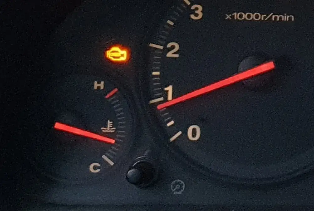Kody błędów silnika - Jak czytać i co robić, gdy Check Engine?