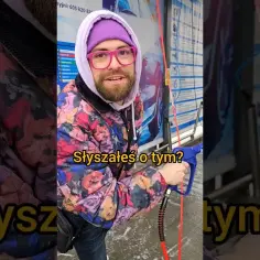 Jak umyć samochód na myjni za darmo i nie przepłacać za usługi