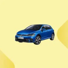 Niebieski Volkswagen Polo na żółtym tle. Chcesz wiedzieć, jaki olej do VW? Sprawdź na JakiOleJ.pl.