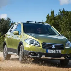 Suzuki SX4 S-Cross w terenie, błoto spod kół. Czy to jego wady?