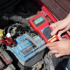 Słaby akumulator objawy diesel - jak je rozpoznać i uniknąć problemów