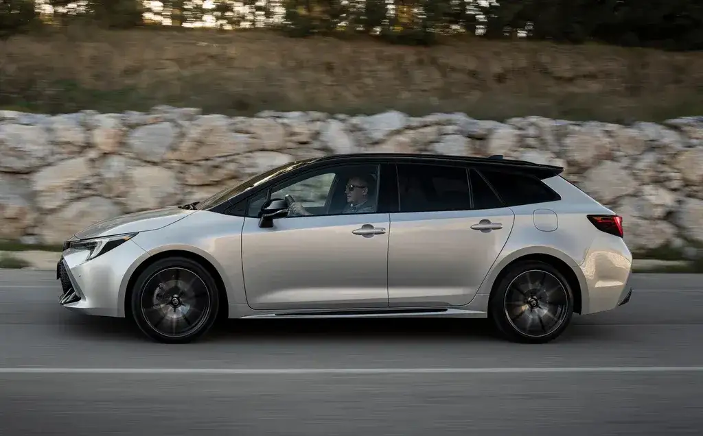Zdjęcie Ile pali Toyota Corolla 1.6 benzyna? Zaskakujące spalanie w praktyce