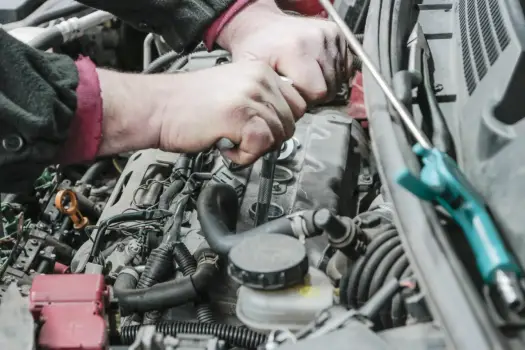 Wymiana świec zapłonowych - Zrób to sam czy mechanik?