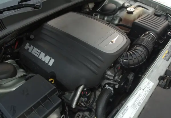 5.7 HEMI - V8, serwis, mycie komory. Czy warto?