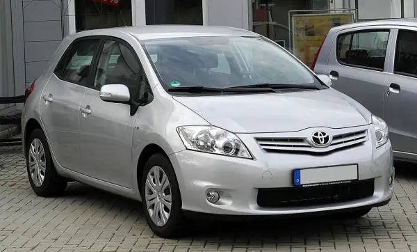 Toyota Auris 1.6 benzyna - Czy warto? Analiza i porady