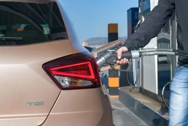 Benzyna CNG co to jest? Odkryj jej korzyści i zastosowanie w motoryzacji