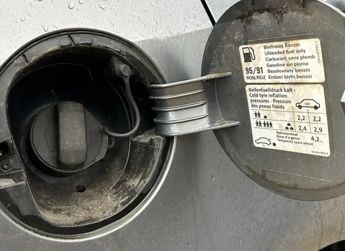 Benzyna E10, E5, 95, 98 - Jak tankować, by nie żałować?